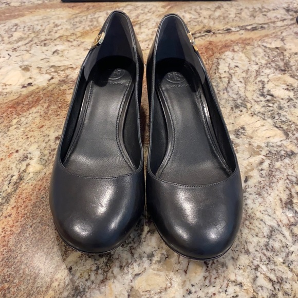 Tory Burch Black Pumps Size 9 - Picture 2 of 9